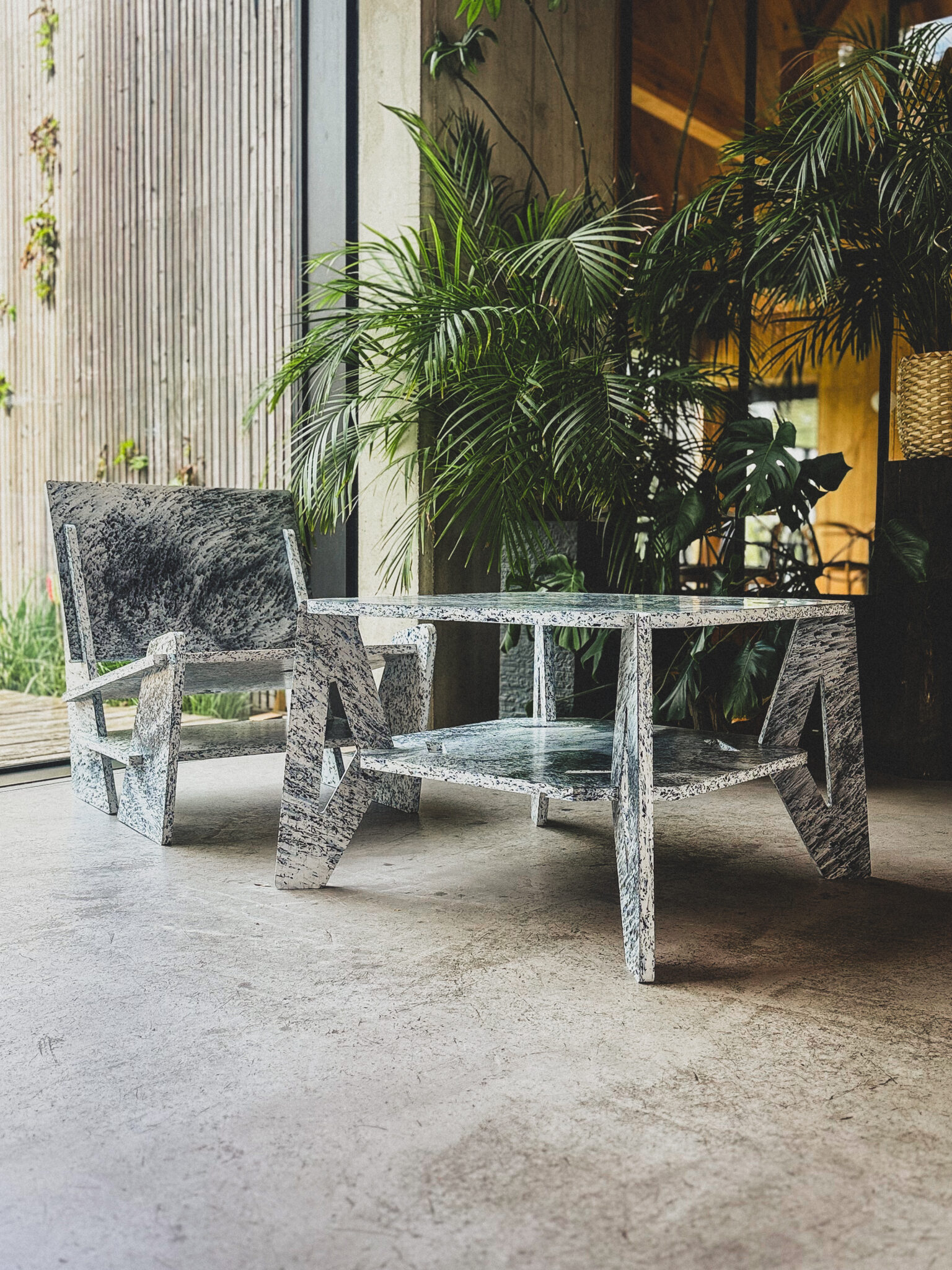 4 zestaw stół + fotel z plastiku premium r-koncept